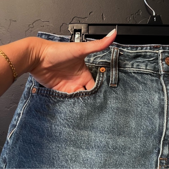 Madewell relaxed denim shorts Size: 30 Color: blue - Picture 8 of 11